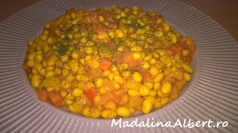 Fasole scăzută cu sos de roșii