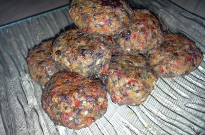 Chifteluțe cu carne de vită, legume și semințe (fără ou)