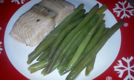 Somon poșat cu fasole verde la abur