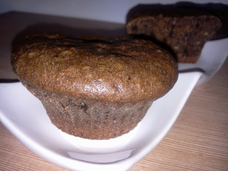 Brioșe cu nucă și banane