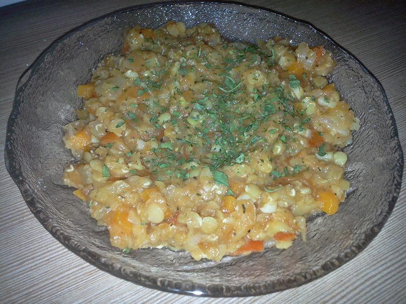 Tocăniță cu ardei și linte roșie