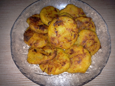 Chifteluțe cu dovleac plăcintar, cartof și fulgi de drojdie inactivă