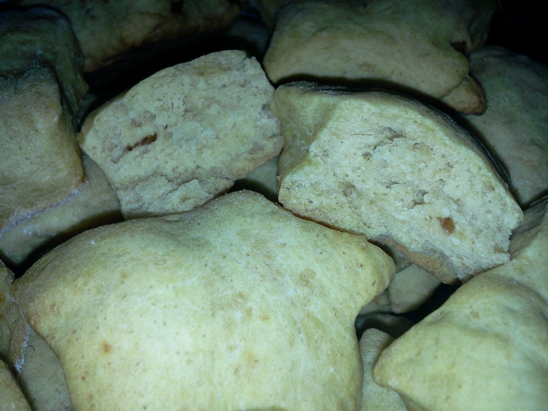 Biscuiți fragezi cu mere și stafide