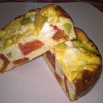 Omletă la cuptor cu avocado și roșii