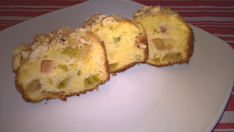 Prăjitură cu rubarbă