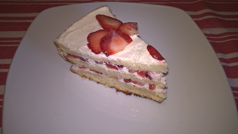 Tort cu mascarpone și căpșuni