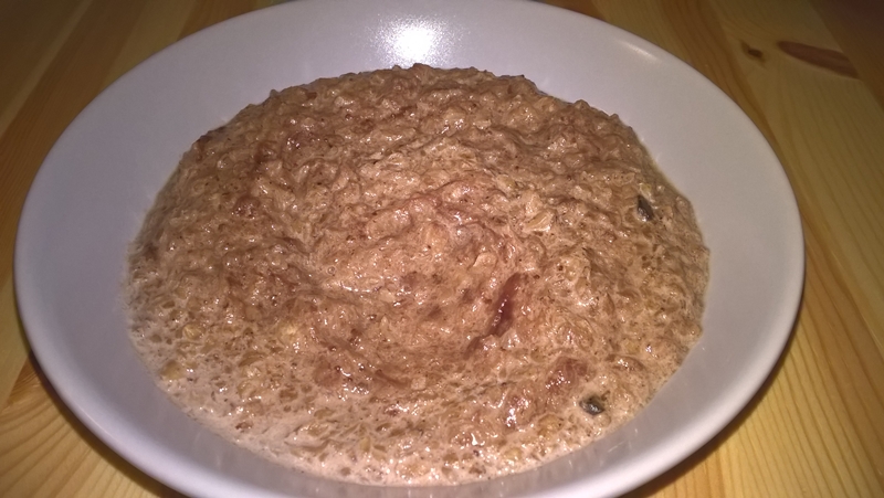 Lapte cu fulgi de hrișcă și gem de căpșuni