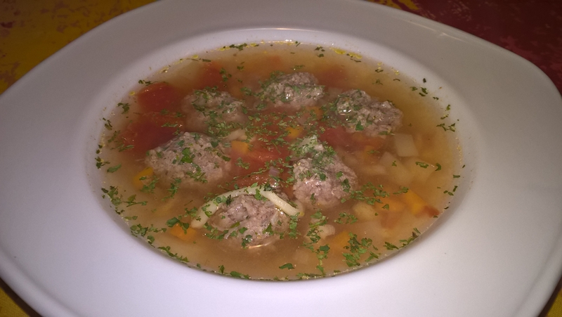 Ciorbă cu perișoare din carne de vită