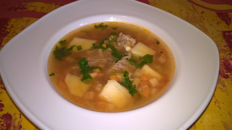 Supă cu costițe de vițel și legume