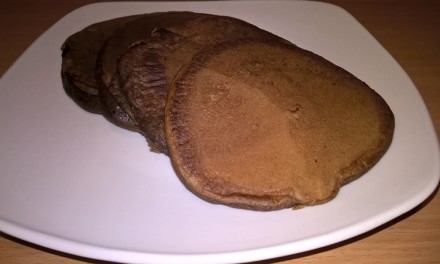 Pancakes cu ricotta și carob (pudră de roșcove)