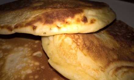 Pancakes cu mascarpone și sirop de arțar