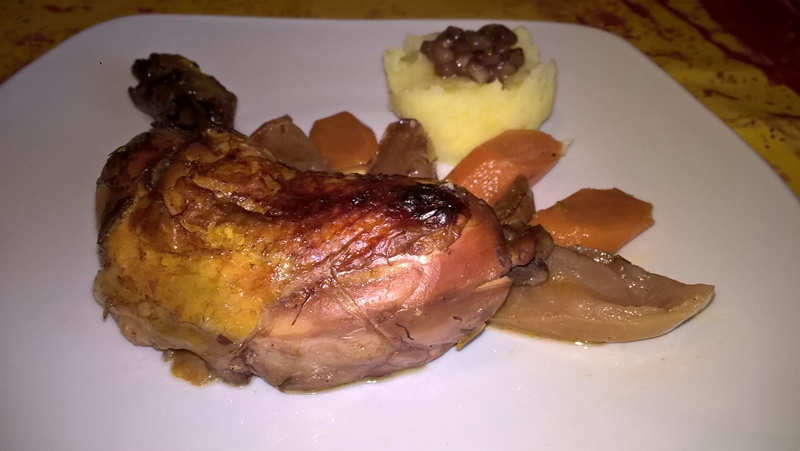 Pulpe de pui cu fructe la cuptor