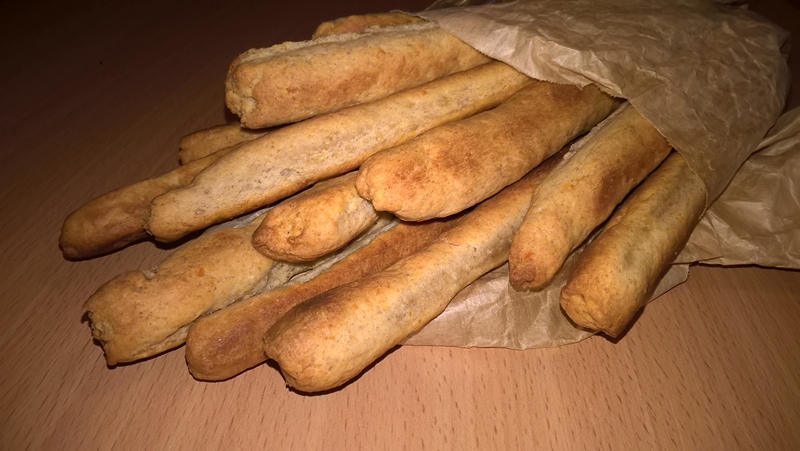 Grisine cu parmezan și făină de secară