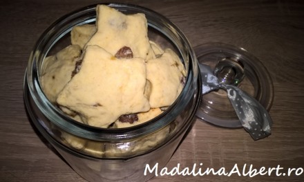 Biscuiți cu stafide și banană