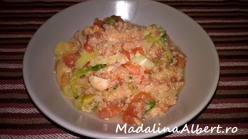 Salată caldă cu quinoa și pak choi