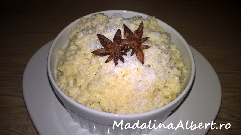 Budincă cu mei, fulgi de cocos și anason stelat