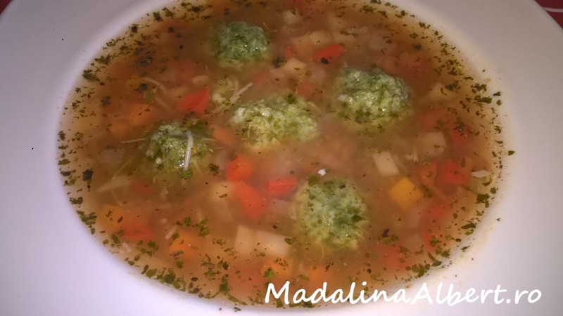 Supă cu legume și perișoare din spanac