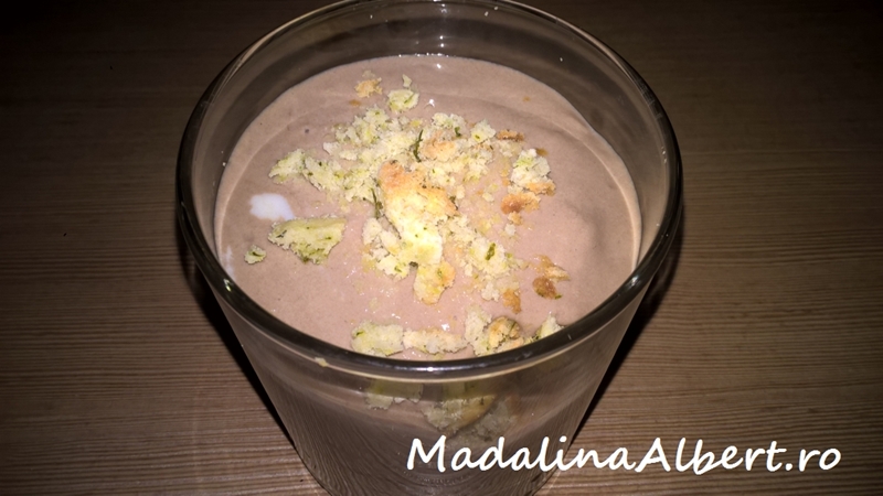 Desert la pahar cu ricotta și banană